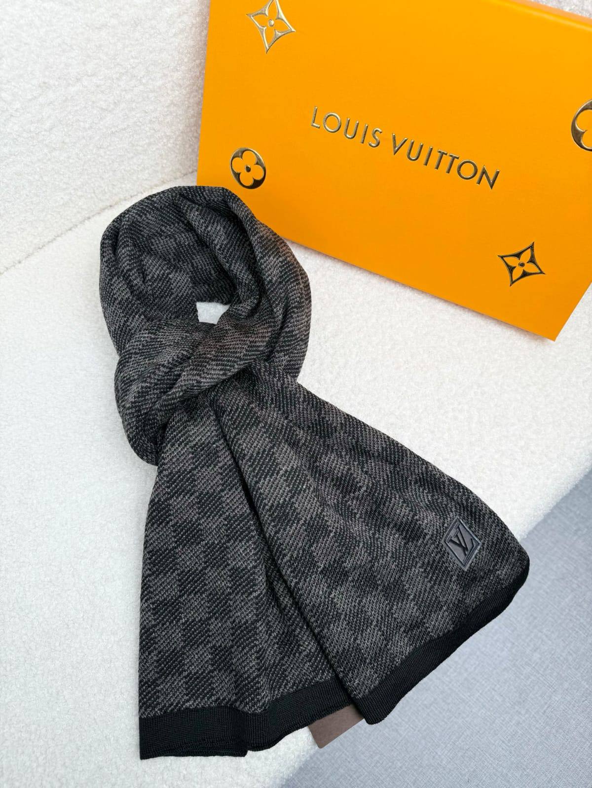 NEW COLLECTION👌🏻
Louis Vuitton SCARF MAN❤‍🔥
 MASTER Quality👑With Original Packaging👌🏻

230 dhs🇦🇪🇦🇪

Zain329
♥️♥️♥️