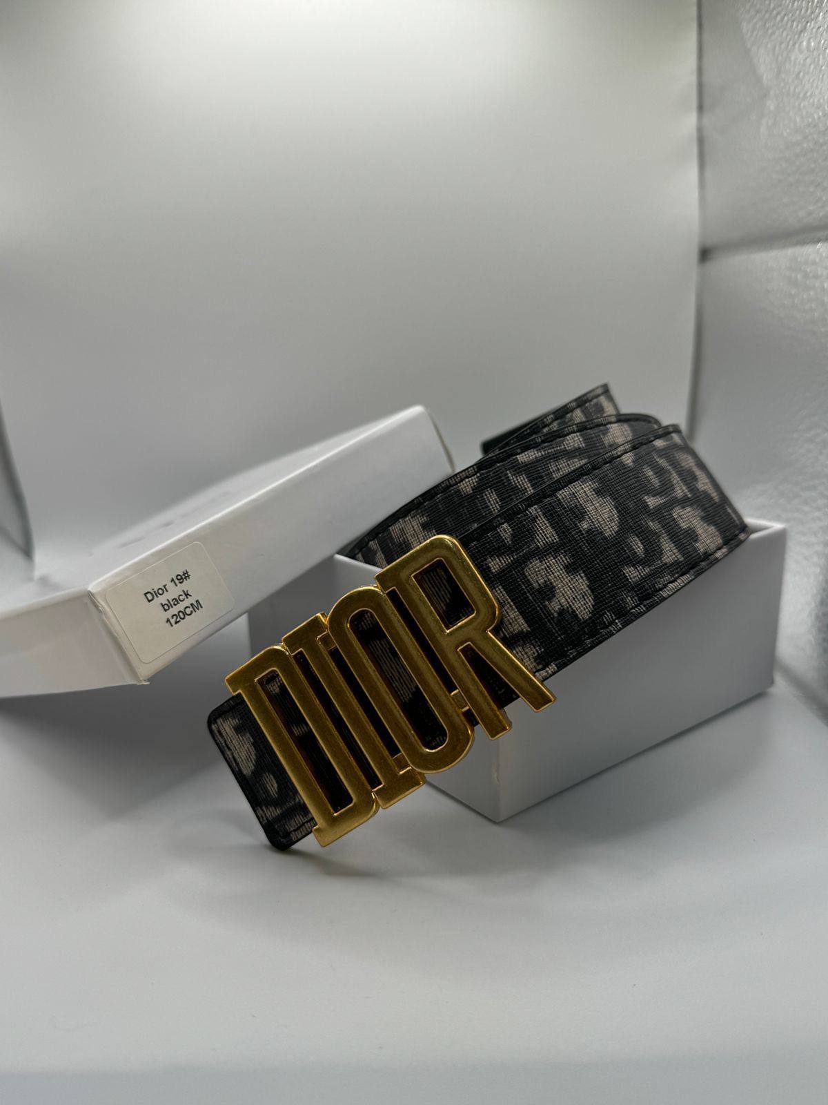 Belts

With box 
🎁🎁🎁

40 dhs❣️

Zain93
♥️♥️♥️