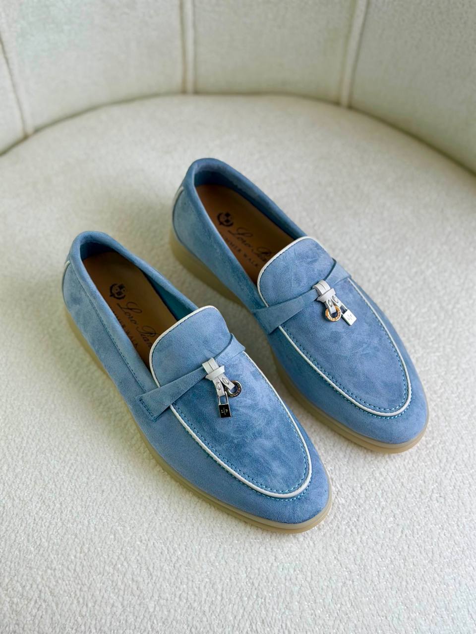 Loro Piana
Super *AAA* *+* Quality 💯 
With original packing🎁🎁
SIZE:36and41
Available now
450 dhs✅

Zain309
♥️♥️♥️