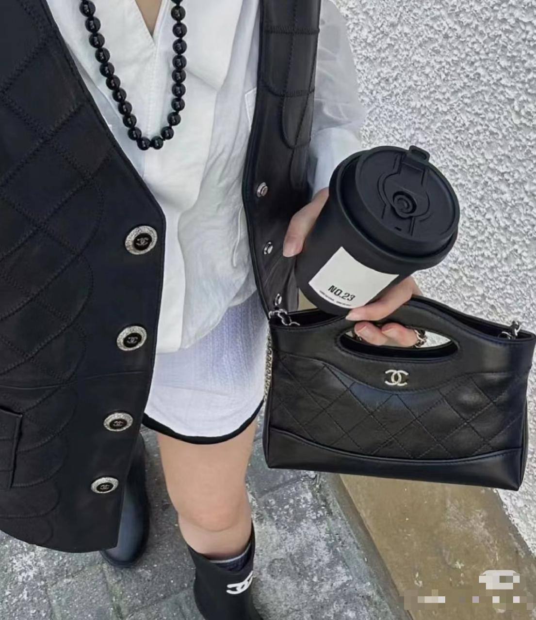 💗 Chanel Nano
1⃣️ First quality +🎁
Size: 21 * 19 * 4 cm
90 dhs❣️
with box🎁

Zain115
♥️♥️♥️