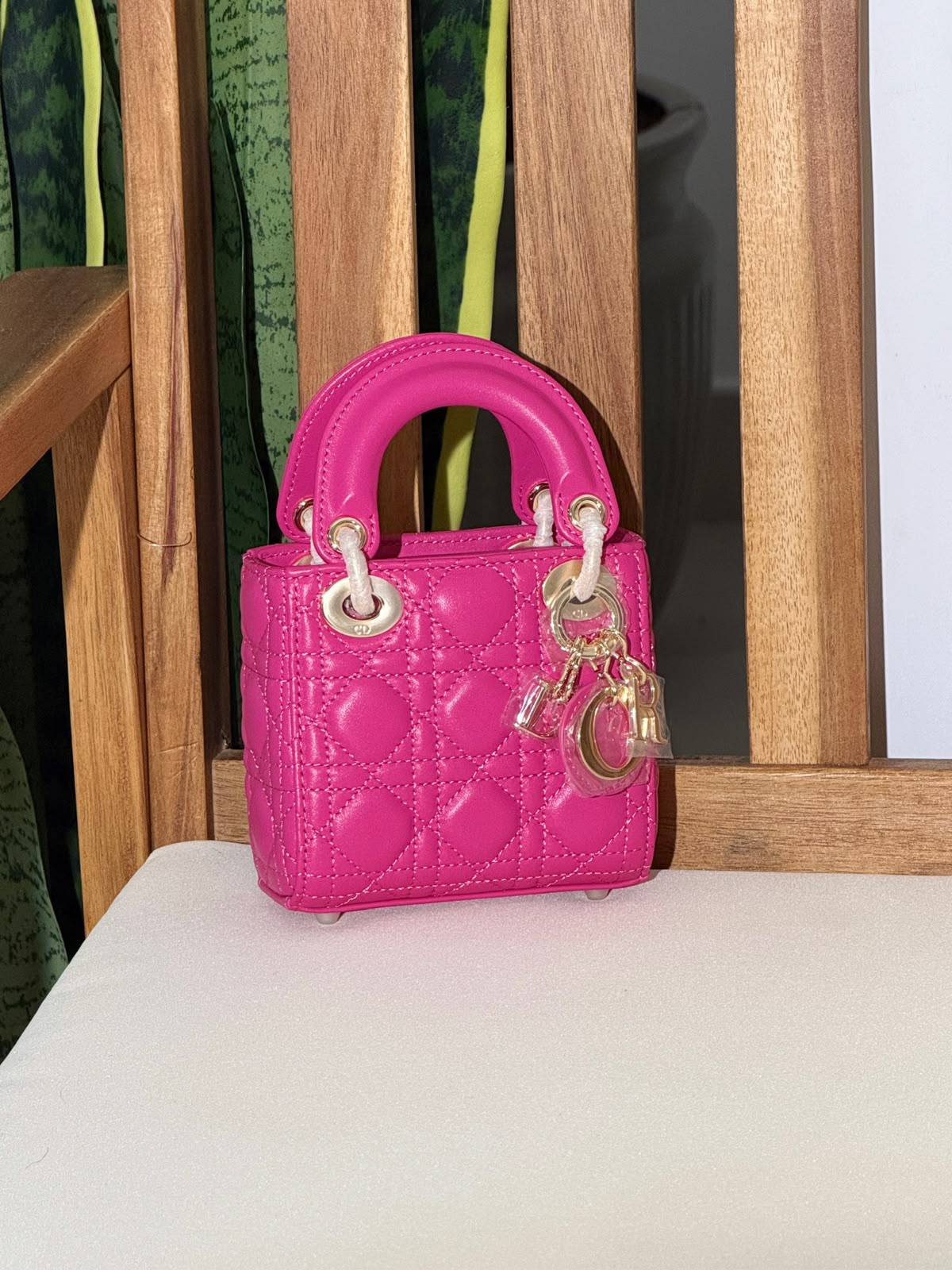DIOR
Super Master Quality ⚡️
Original Packing 🎁
Size 12CM📏
For Price 👇 WhatsApp✅
0568585901 
0507557372
0552275751 Owner Zain 👌

Zain321
♥️♥️♥️