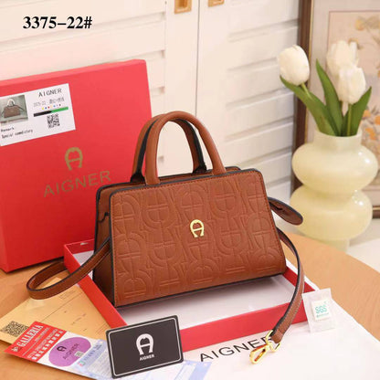 Aigner
115 dhs❤️
SIZE：22cm

High-quality product with a box
🎁🎁🎁

Zain35
♥️♥️♥️