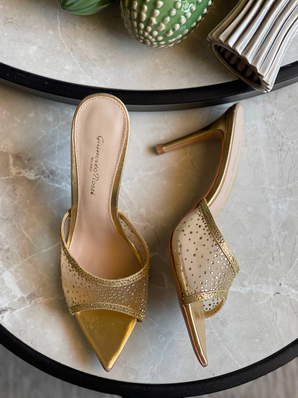 GIANVITO ROSSI
Vip quality
Size 36 to 42
450 dhs🇦🇪🇦🇪

Zain113
♥️♥️♥️