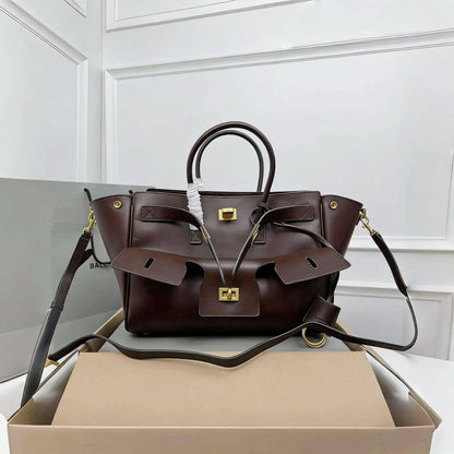 BALENCIAGA

 Bel Air small size copy one 
150 dhs❣️

Zain39
♥️♥️♥️