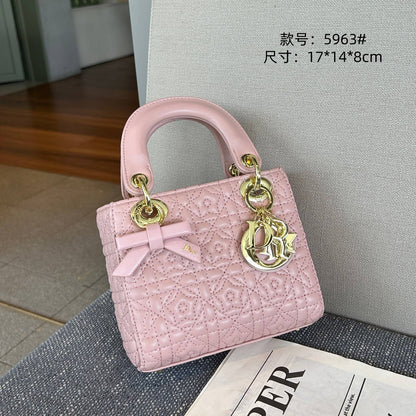 Dior
130 dhs✅✅

Zain158
♥️♥️♥️