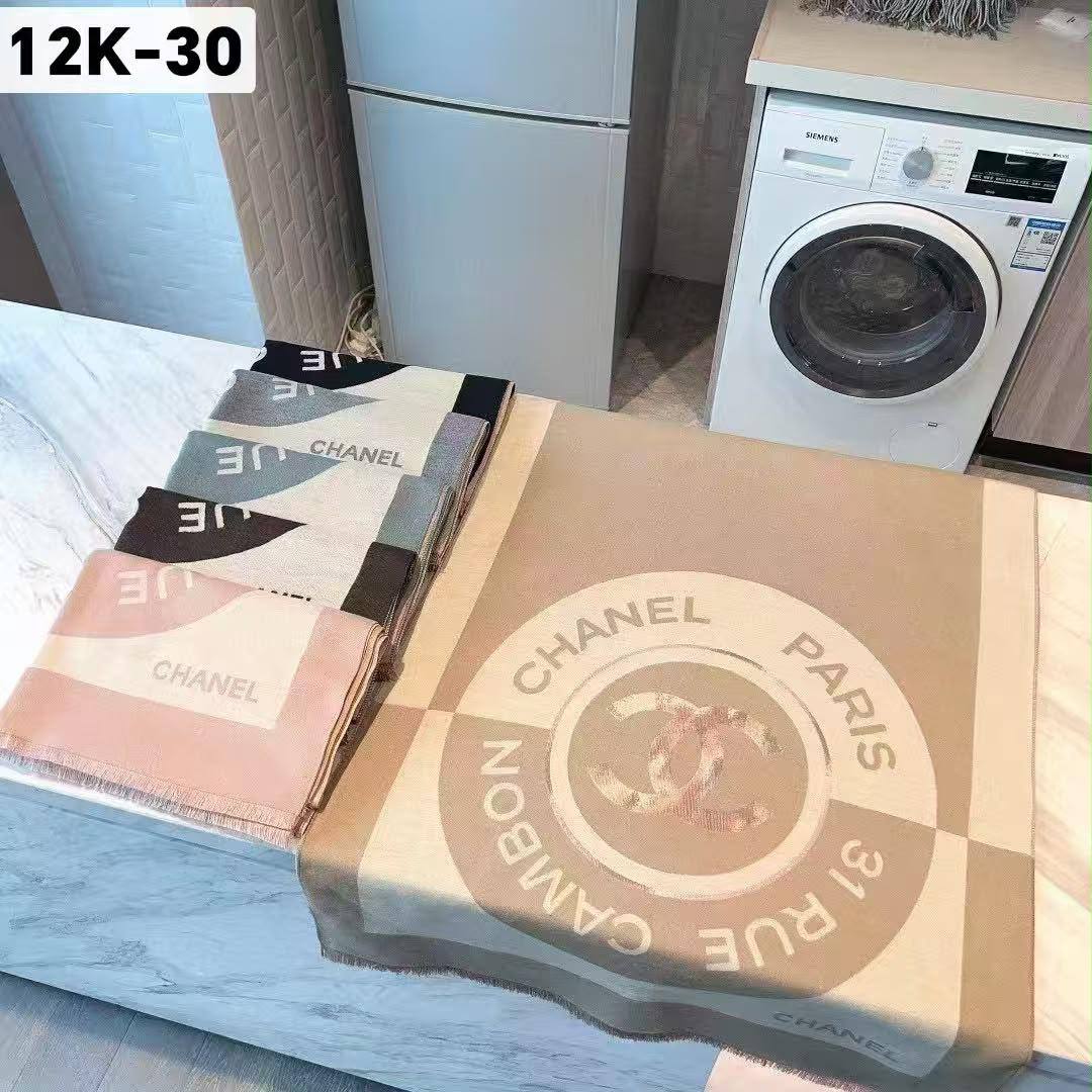 Scarf 

Good quality 

50 dhs🇦🇪🇦🇪

Zain17
♥️♥️♥️