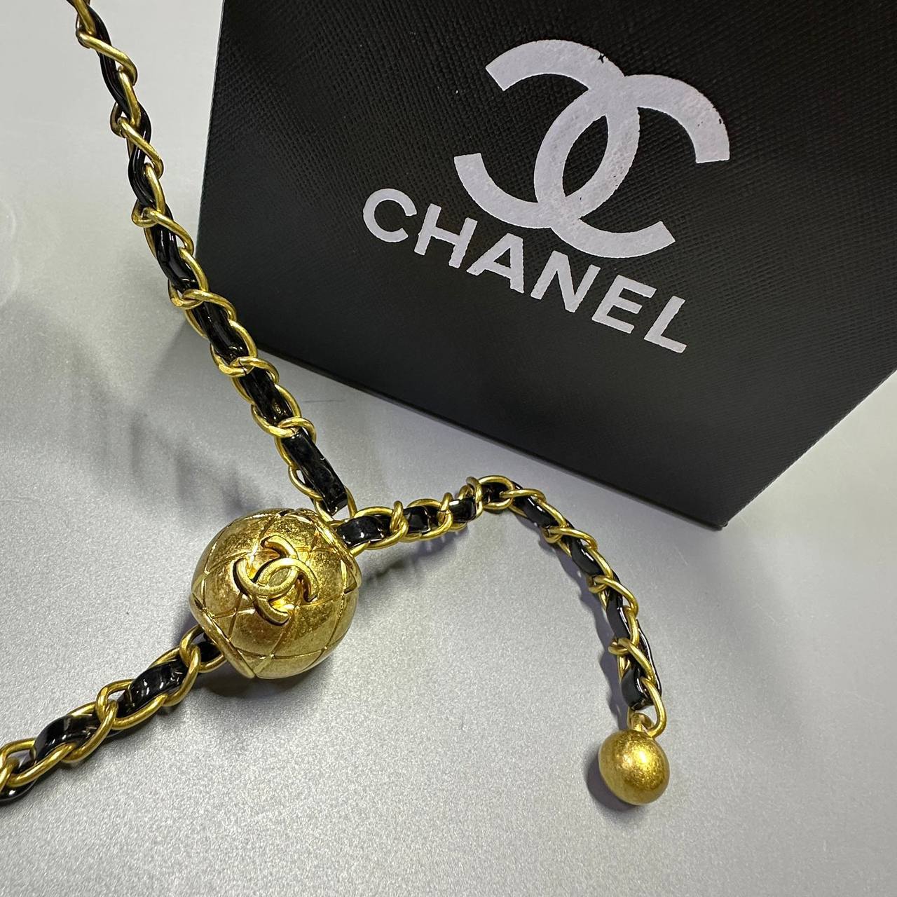 CHANEL
GOOD QUALITY 
WITH BOX  
🎁🎁🎁

90 dhs🪙🪙
SIZE: 11cm

Zain39
♥️♥️♥️