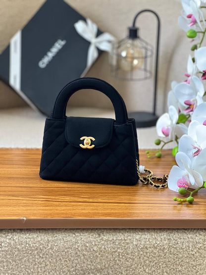 *CHANEL*
*19cm*
*Available Now*
For Price 👇 WTSP Text Zain 0568585901

Zain257
♥️♥️♥️