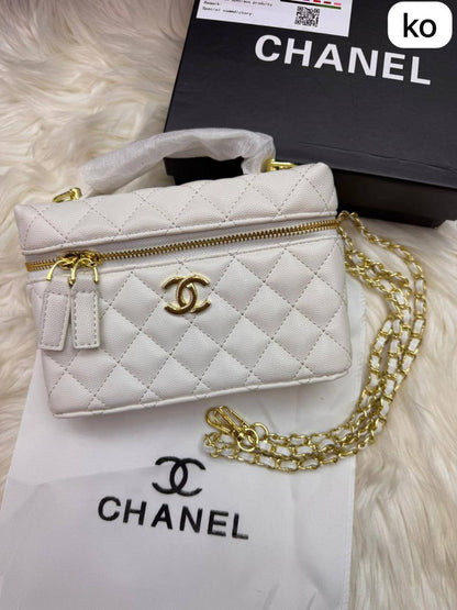 Chanel LP 

Size :  19 * 13  cm

80 dhs🪙💕

with box 🎁

Zain115
♥️♥️♥️