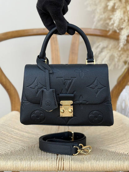 New Collection✨✨✨
LV
22cm
360 dhs👑
Top quality 
With box🎁

Zain167
♥️♥️♥️