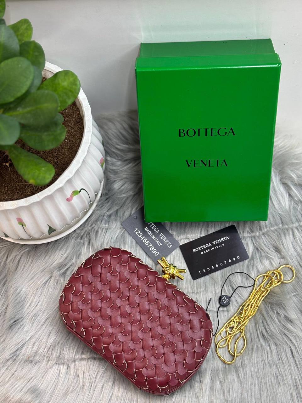 BOTTEGA
SIZE  ………21 CM 🥰
115 dhs🪙🌨️

with Box
🎁🎁🎁

Zain244
♥️♥️♥️