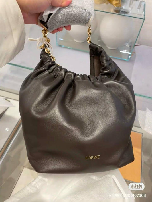 Loewe 💕💕 Master
Available colors🥰 
340 dhs❣️

Zain228
♥️♥️♥️