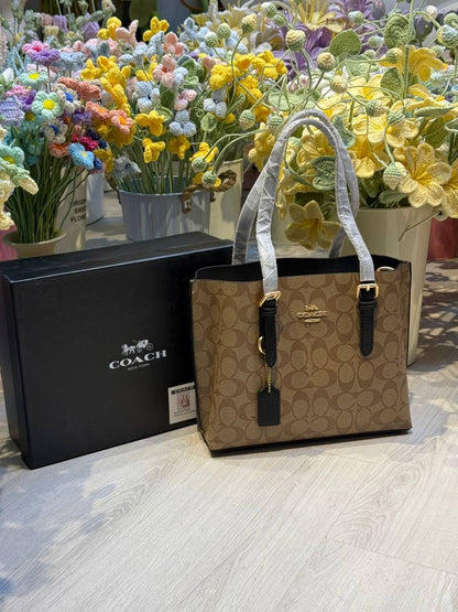 COACH 

3 section 25cm
105 dhs❤️ 

with Box
🎁🎁🎁

Zain44
♥️♥️♥️