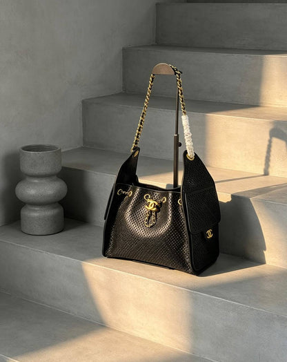 CHANEL 

NEW CAME 

HIGH QUALITY 

125 dhs🇦🇪🇦🇪

Zain39
♥️♥️♥️