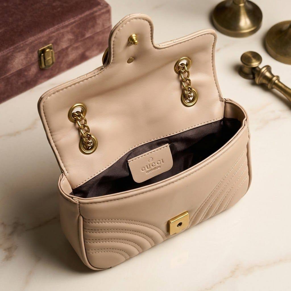 GUCCI  ɢɢ ᴍᴀʀᴍᴏɴᴛ
ғʟᴀᴘ ʟᴏᴄᴋ ʙᴏᴛᴛᴏɴ ʙᴀɢ
ᴍᴀᴛᴇʟᴀssᴇ́ ᴄʜᴇᴠʀᴏɴ ʟᴇᴀᴛʜᴇʀ
ɢᴏʟᴅ ᴄʜᴀɪɴ ʙᴇʟᴛ sᴛʀᴀᴘ
sɪᴢᴇ : 22 cm
ᴡɪᴛʜ BOX

80 dhs💓

Zain31
♥️♥️♥️
