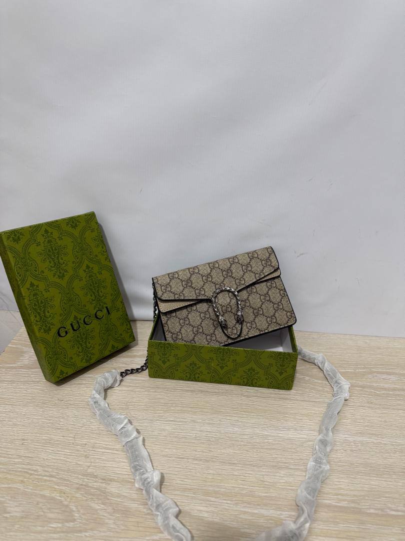 Gucci
85 dhs🪙🌨️ 
high quality 

With box
🎁🎁🎁
Zain26
♥️♥️♥️