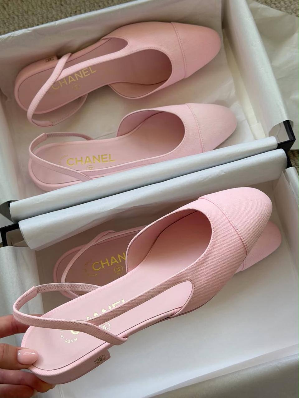 Chanel
AAA Quality
*CHANEL*
𝗦𝗶𝘇𝗲 𝟯𝟲 𝘁𝗼 𝟰𝟭 
450 dhs✅

Zain303
♥️♥️♥️
