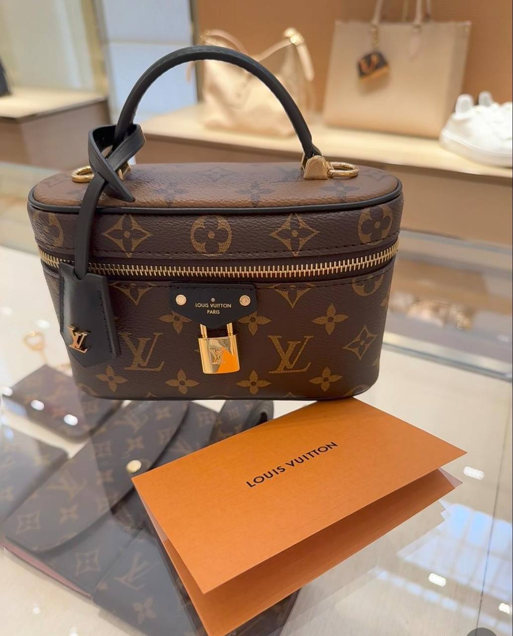 LV
95 dhs🇦🇪🇦🇪
with box

Zain07
♥️♥️♥️