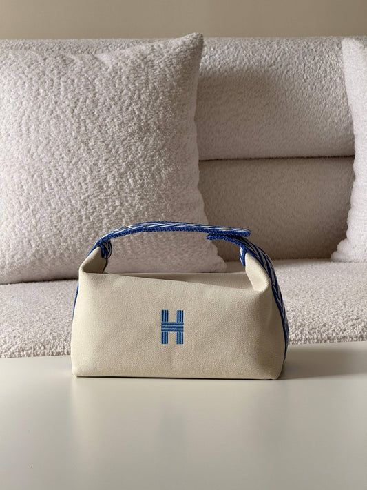 Hermes 24 and 21cm 💕master quality😍with box❤️
320 dhs🪙🌨️

Zain52
♥️♥️♥️