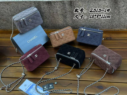 Chanel
good quality
withbox 
🎁🎁🎁

100 dhs🪙🖤

Zain143
♥️♥️♥️