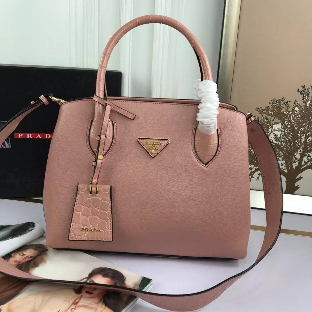 Prada
110 dhs✅

Zain143
♥️♥️♥️