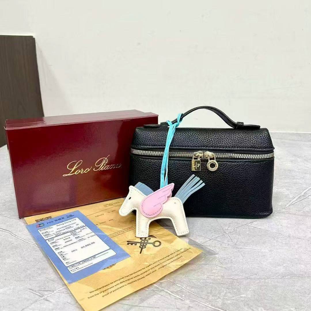 Lora piana 

With box 📦
70 dhs🇦🇪🇦🇪

Zain232
♥️♥️♥️