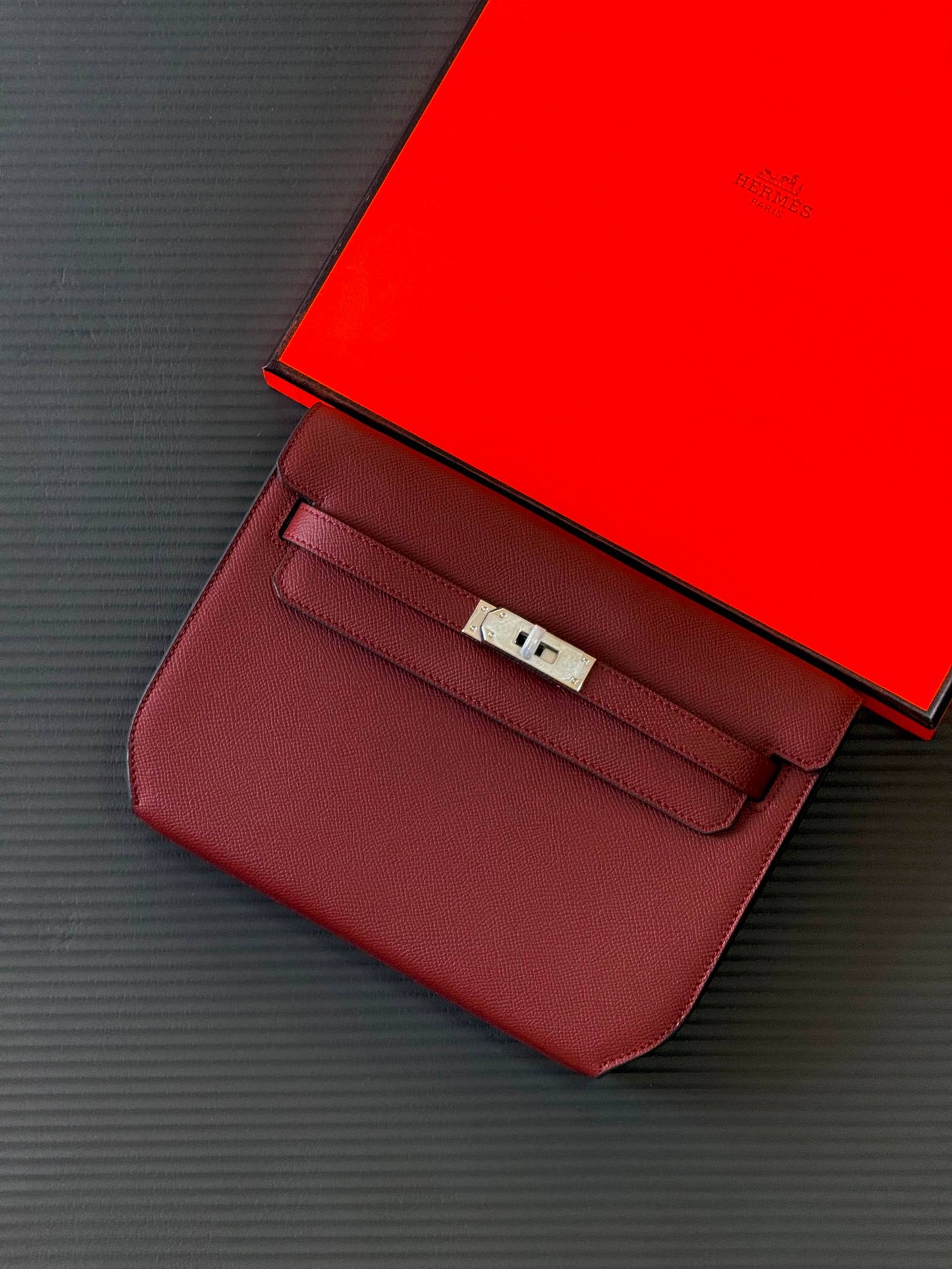 Hermes depech 25cm💕master quality😍with box❤️
360 dhs🇦🇪🇦🇪

Zain52
♥️♥️♥️