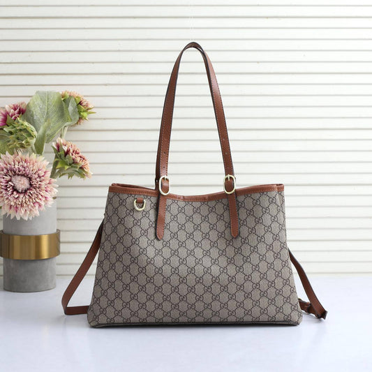 Gucci

With box 
🎁🎁🎁

115 dhs🪙🪙

Zain136
Zain50
♥️♥️♥️