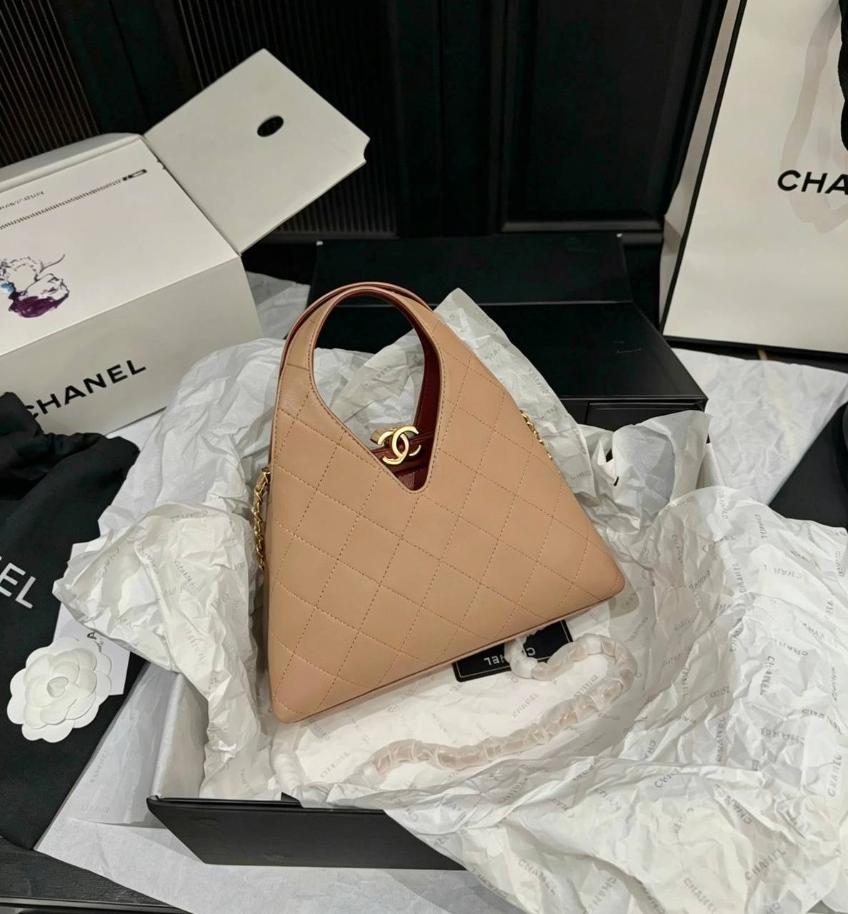 CHANEL
MASTER QUALITY 
WITH BOX 
320 dhs🇦🇪🇦🇪

Zain295
♥️♥️♥️