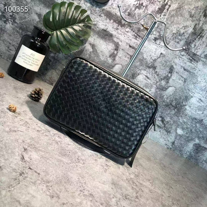 BOTTEGA  
COPY ONE 

 WITH BOX 
🎁🎁🎁

140 dhs✅

Zain39
♥️♥️♥️
