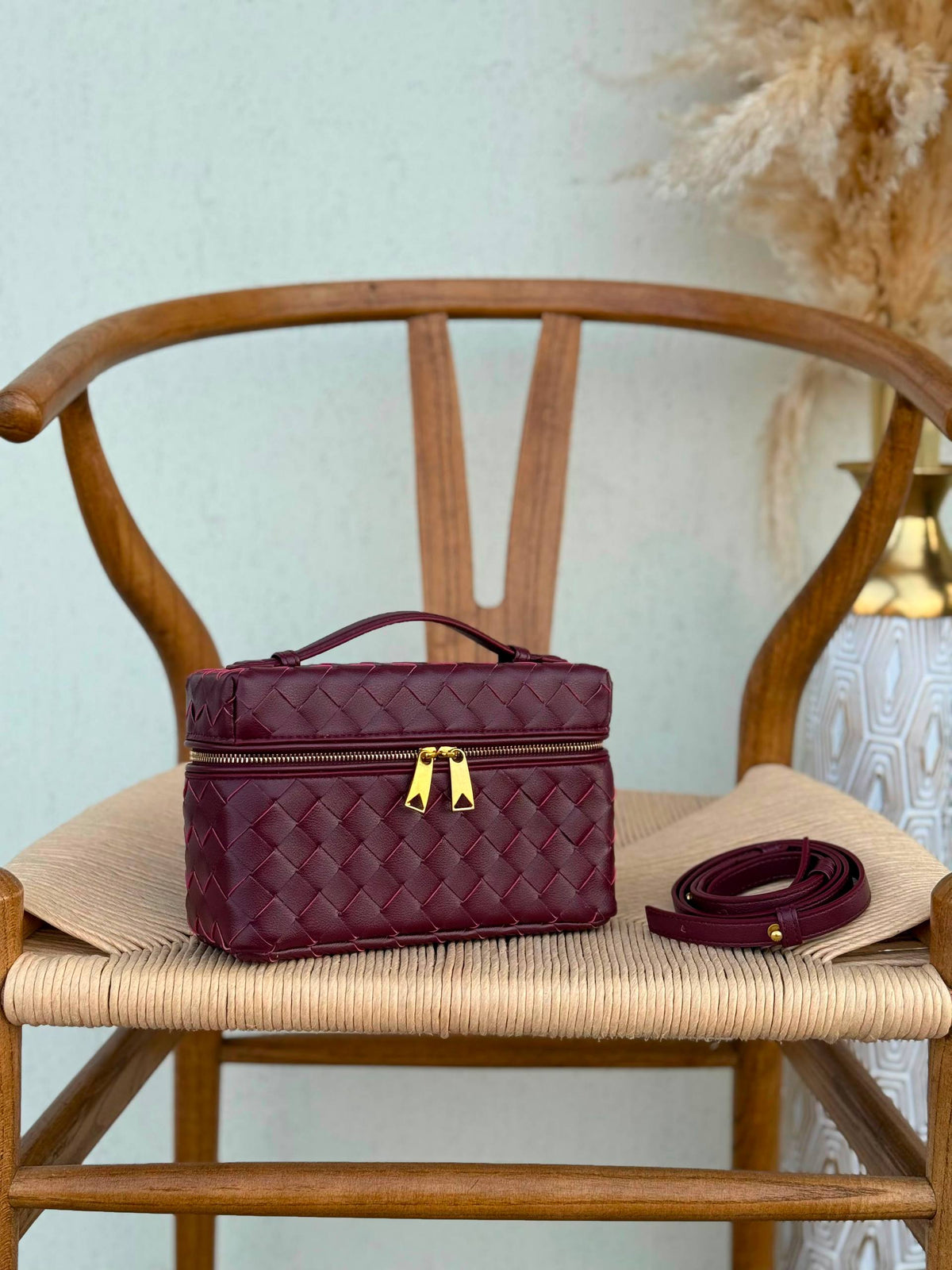 BOTTEGA VENETA

20cm
320 dhs🇦🇪🇦🇪

Top quality 

With box🎁

Zain167
♥️♥️♥️