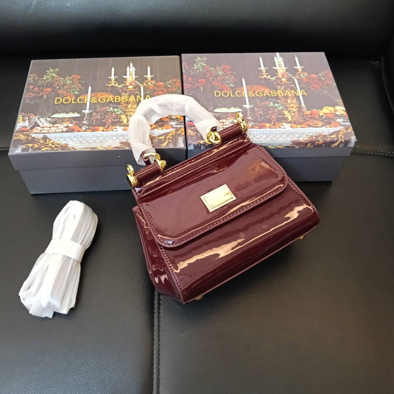 D&G
105 dhs✅
with box
size 20cm

Zain26
♥️♥️♥️