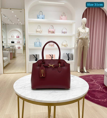 Miu Miu
Good quality 
105 dhs🪙💕

Zain186
♥️♥️♥️