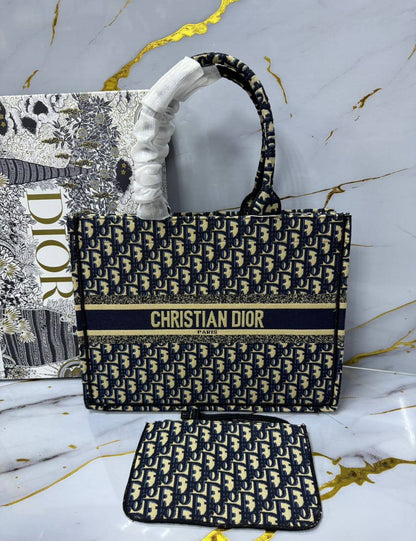 Dior
High quality

115 dhs❤️

with box
🎁🎁🎁

Zain136
♥️♥️♥️