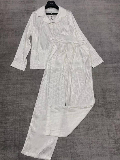 *New collections      
210 dhs🇦🇪🇦🇪
*good  quality  
*Sizes:S M L * 
*AVAILABLE NOW*🥰🛍️🛍️

Zain231
♥️♥️♥️