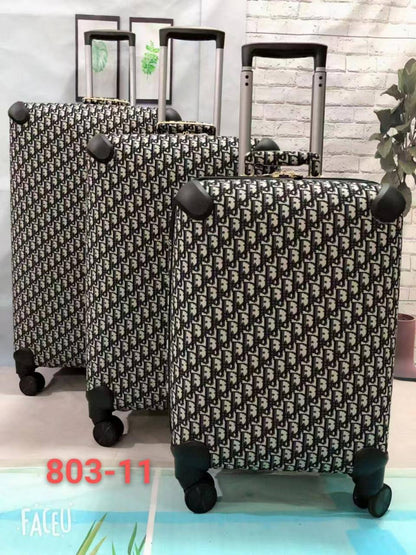 Travel Bags
💎 Brand luggage 
3 in 1 set
Size : 30 + 20 + 10 kg
550 dhs🗽

Zain115
♥️♥️♥️