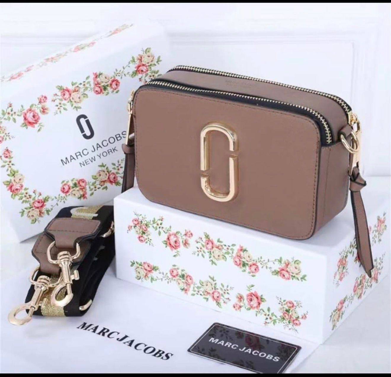 MJ 

Good Quality 

With Box 
🎁🎁🎁

95 dhs❤️

Zain250
♥️♥️♥️