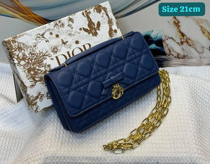 Dior

Good quality 

with box 
115 dhs🇦🇪🇦🇪

Zain186
♥️♥️♥️