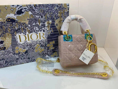 💎  Lady Dior

1⃣️ First quality +🎁

Size : 18 * 14 cm

with box 
90 dhs🇦🇪🇦🇪

Zain115
♥️♥️♥️