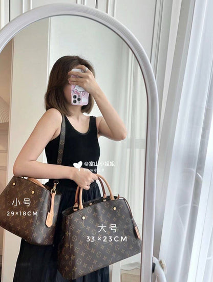 LV 

SMALL
95 dhs✅
size 22×11×17cm

MEDIUM
100 dhs✅
size 29×13×20cm

BIG
110 dhs✅
size 33×15×23cm

Zain232
♥️♥️♥️
