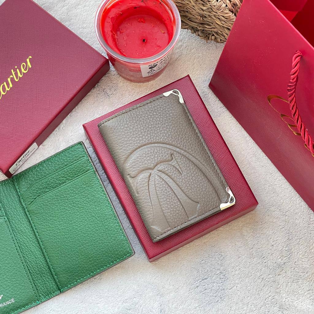 CARTIER WALLET MEN

50 dhs✅

Zain58
♥️♥️♥️