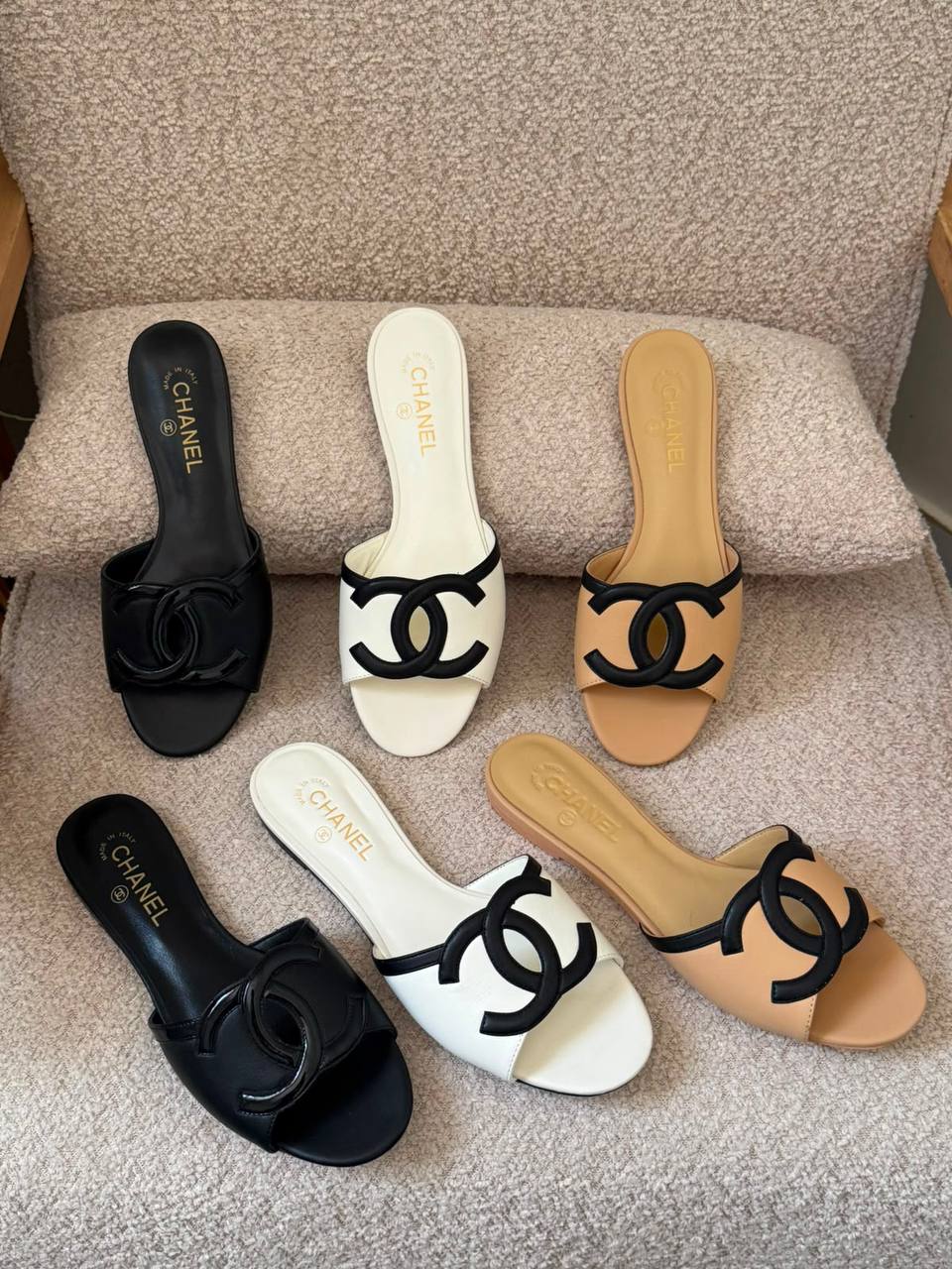 CHANEL 🖤
✨ 𝐍𝐞𝐰 𝐂𝐨𝐥𝐥𝐞𝐜𝐭𝐢𝐨𝐧
✨ 𝐒𝐮𝐩𝐞𝐫 𝐌𝐚𝐬𝐭𝐞𝐫 𝐐𝐮𝐚𝐥𝐢𝐭𝐲
✨ 𝐀𝐯𝐚𝐢𝐥𝐚𝐛𝐥𝐞 𝐍𝐨𝐰
✨ 𝐒𝐢𝐳𝐞𝐬: 𝟑𝟔 — 𝟒𝟏
450 dhs✅

Zain298
♥️♥️♥️