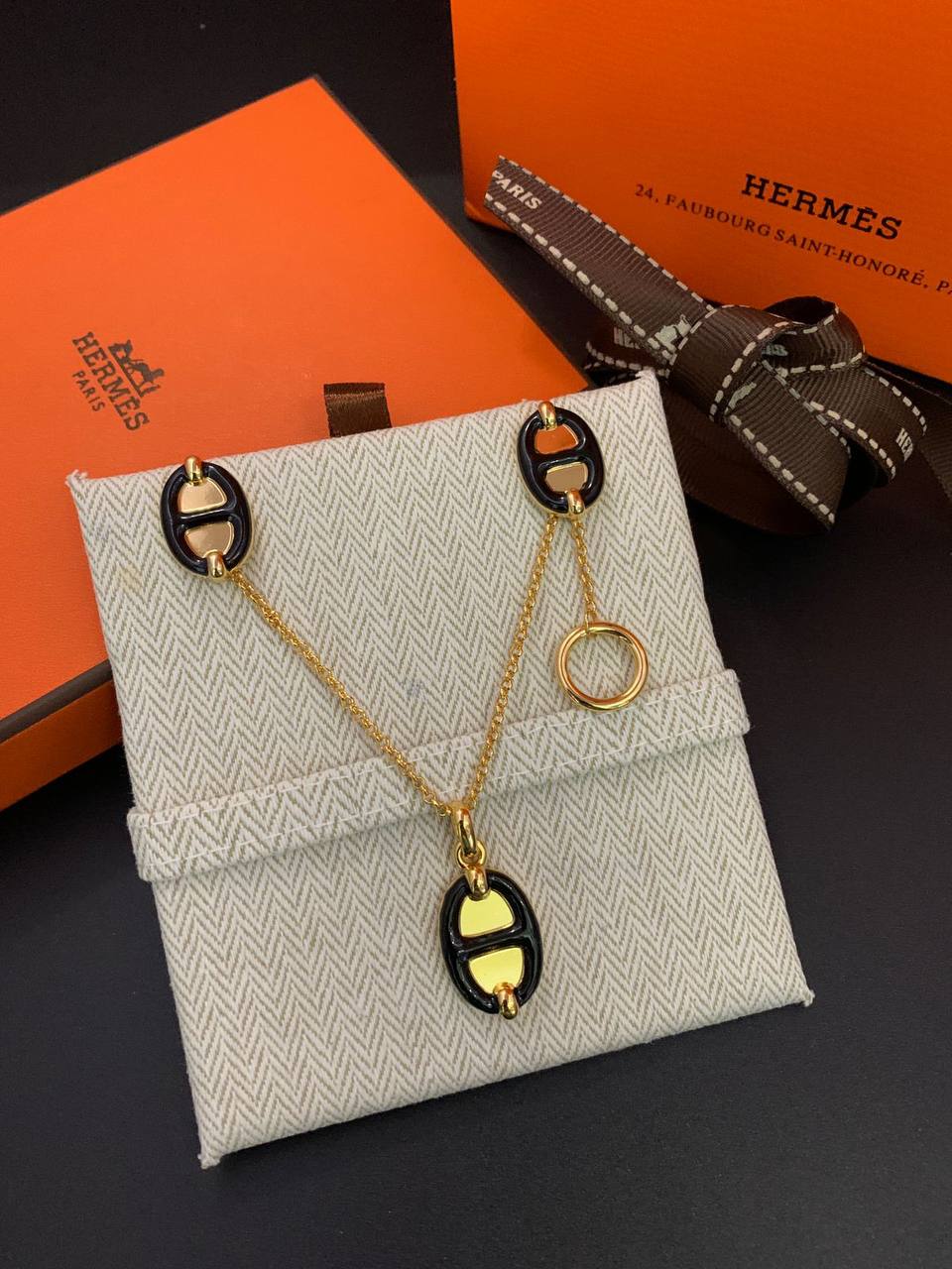 Hermes Set 
Master
NECKLACE EARRINGS
70 DHS✅

Zain89
♥️♥️♥️