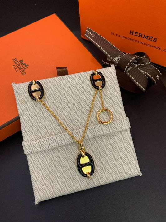 Hermes Set 
Master
NECKLACE EARRINGS
70 DHS✅

Zain89
♥️♥️♥️