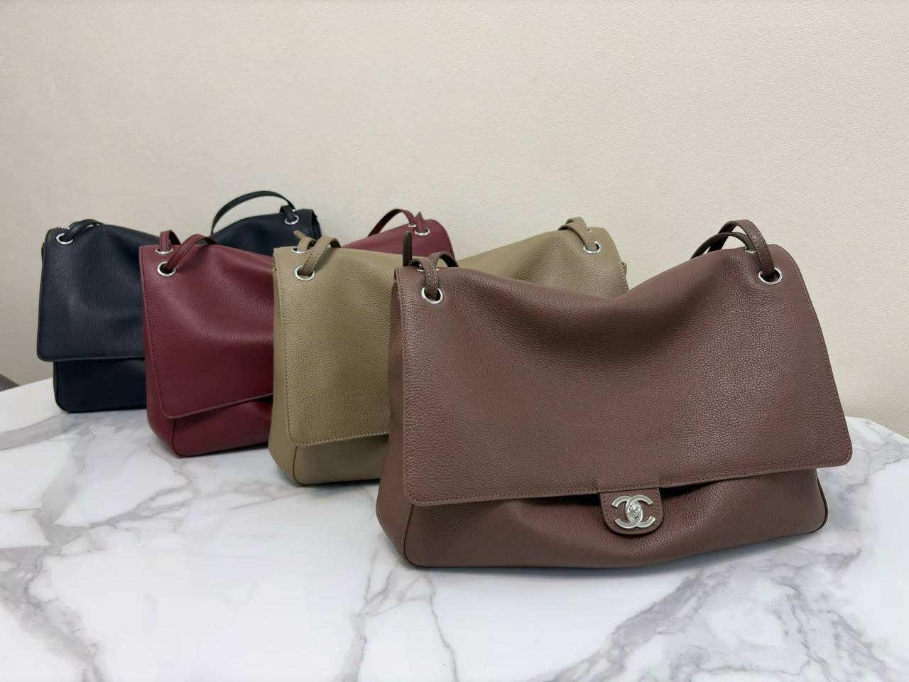 CHANEL 

re stokes 

340 dhs 🇦🇪🇦🇪🇦🇪

40cm

Zain228
♥️♥️♥️