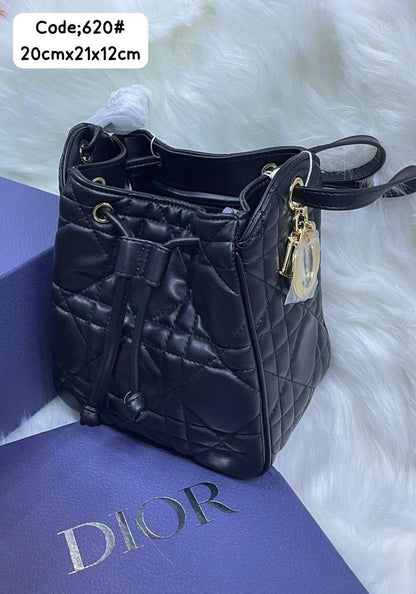 Dior

with box
🎁🎁🎁

95 dhs✅

Zain72
♥️♥️♥️
