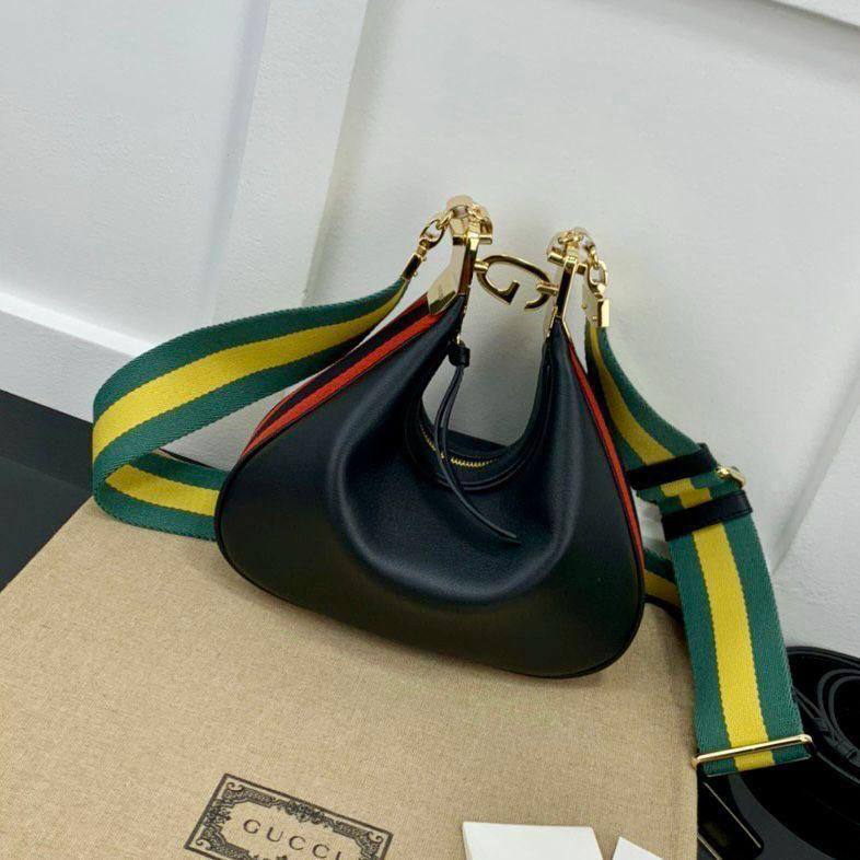 Gucci

24*18*4cm

With box
🎁🎁🎁

110 dhs✅

Zain17
♥️♥️♥️