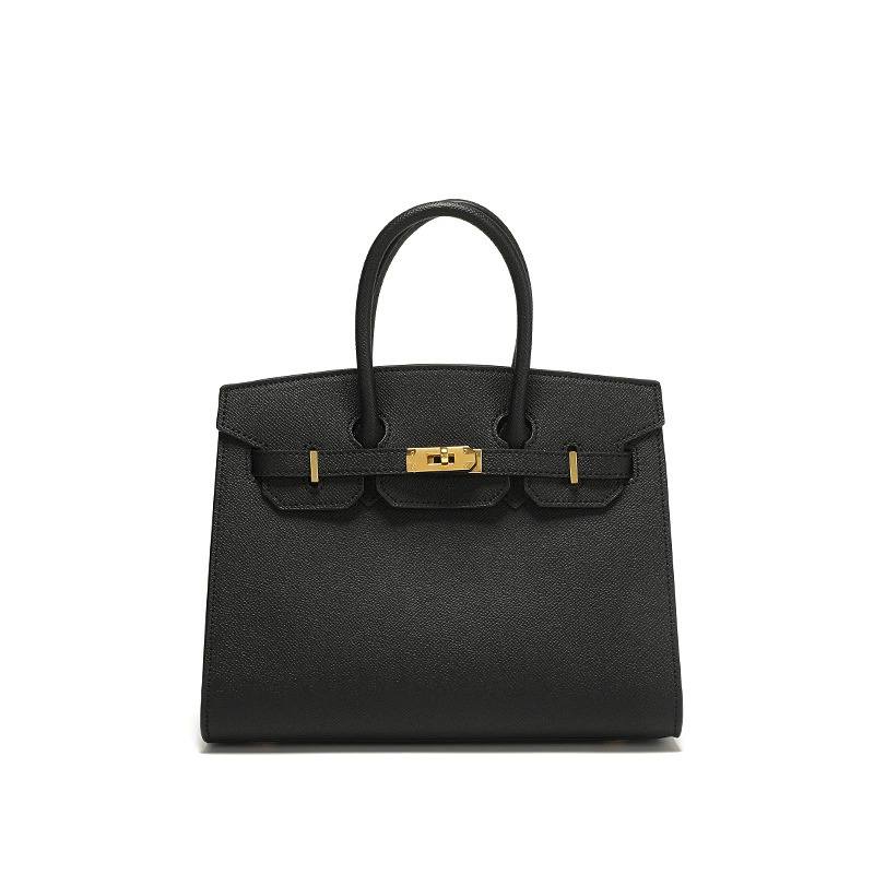 HERMES
Best quality

 WITH BOX
🎁🎁🎁

120 dhs✅
size 30CM

Zain290
♥️♥️♥️
