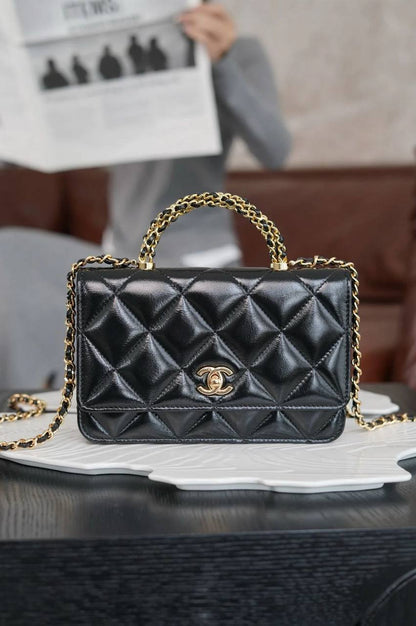Chanel
100 dhs✅
Good-quality 

with box
🎁🎁🎁

Zain35
♥️♥️♥️