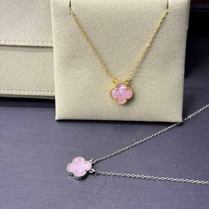 VCA ❤️‍🔥*
Necklace ✨
Stainless Steel 💯
With black boxes 📦 
20 dhs💓
With normal boxes 🗃️ 
And paper bag🛍️
30 dhs💓

Zain216
♥️♥️♥️